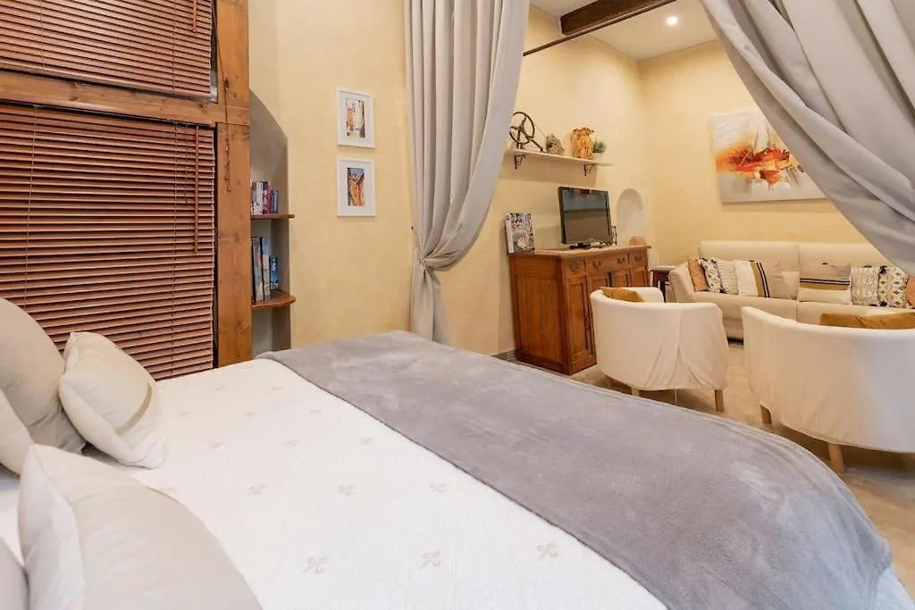 Little Patio Apartment Florence