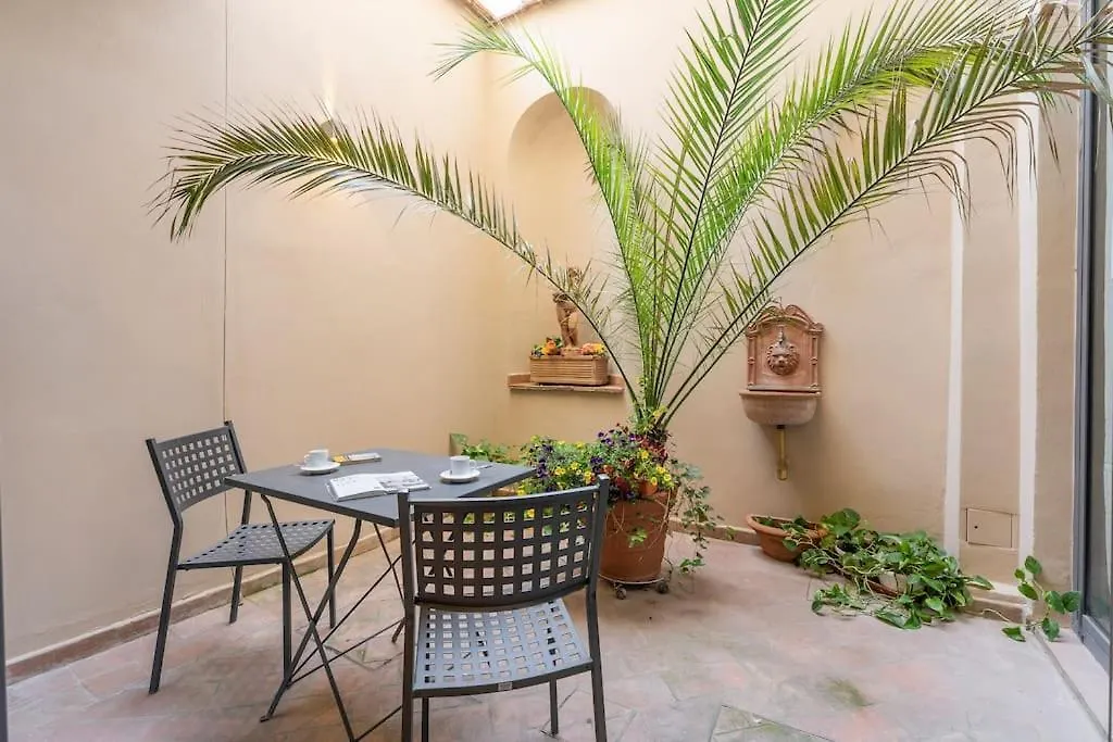 Little Patio Apartment Florence Italy